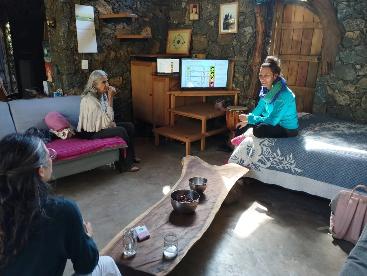 Conversación de acompañamiento en un espacio íntimo